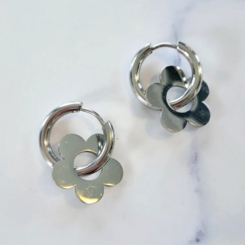 Waterproof 14K Gold Flower Clover Huggie Hoop Earrings Stainless Steel Jewelry
